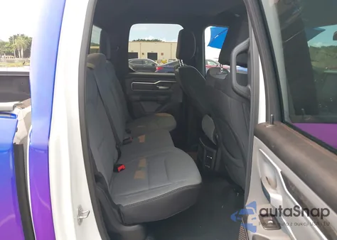 2022 Ram 1500 Big Horn 4X2 6'4 Box z USA, uszkodzony, nr VIN 1C6RREBT2NN113936